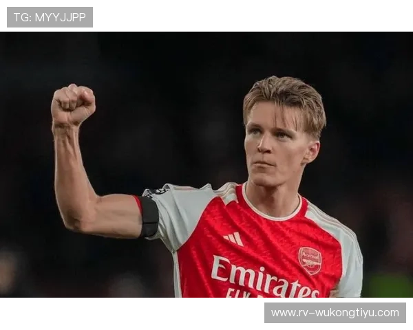 厄德高无球跑动与前插进攻分析