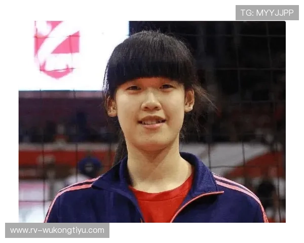 李盈莹训练完直接拎爱马仕去吃夜宵？