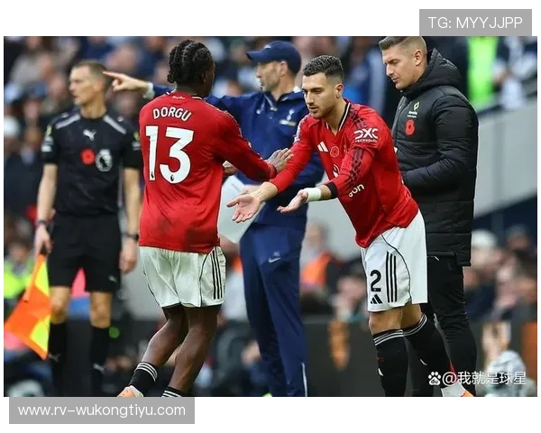 曼联赢球背后体系隐患显现，重建压力逐步反映在比赛稳定性上